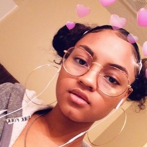 Meet your Posher, Alissia